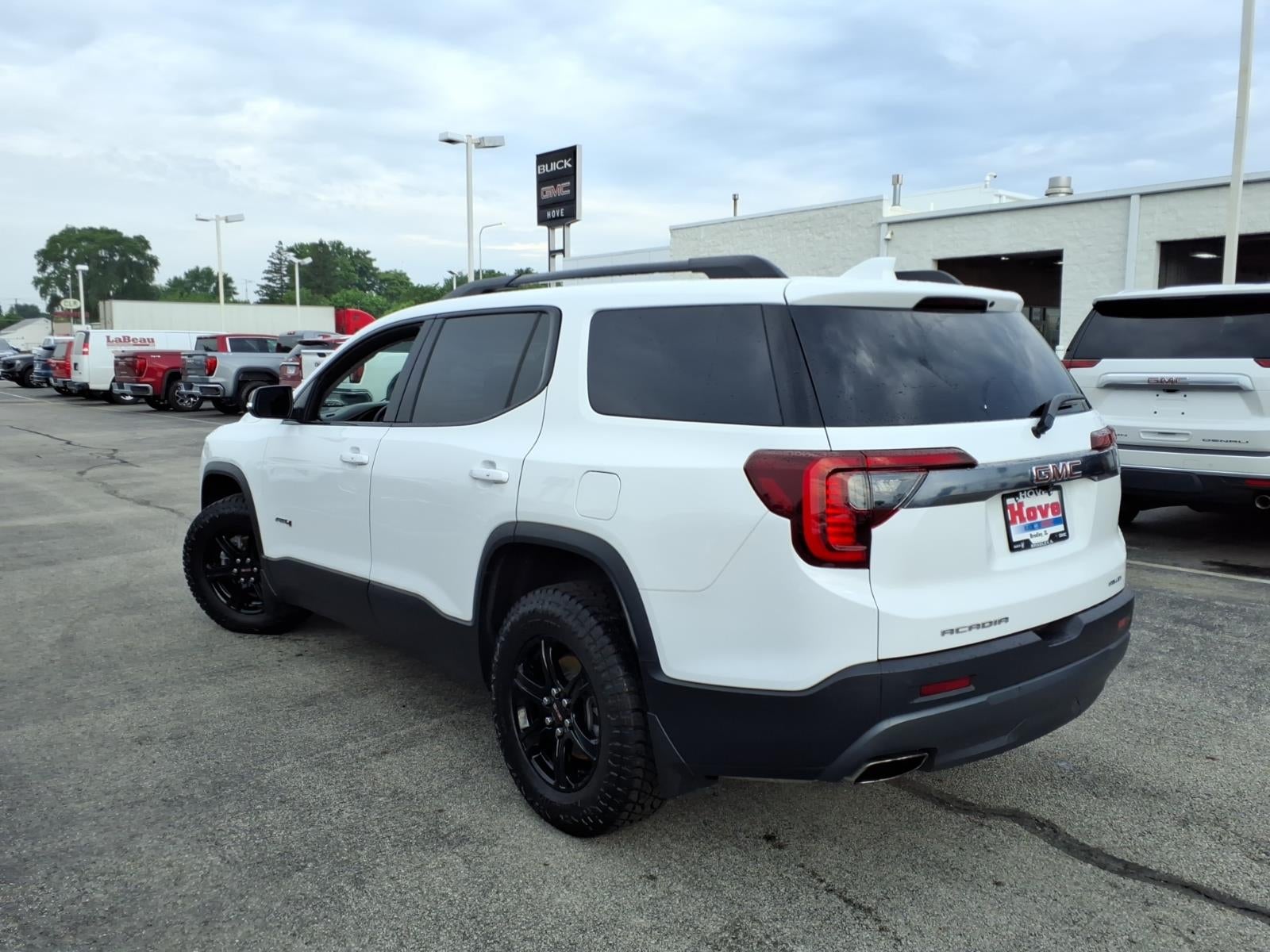 2023 GMC Acadia AT4