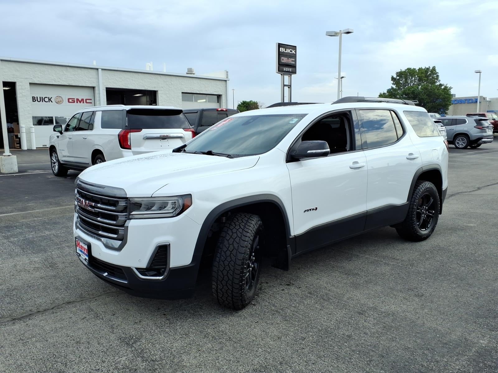 2023 GMC Acadia AT4