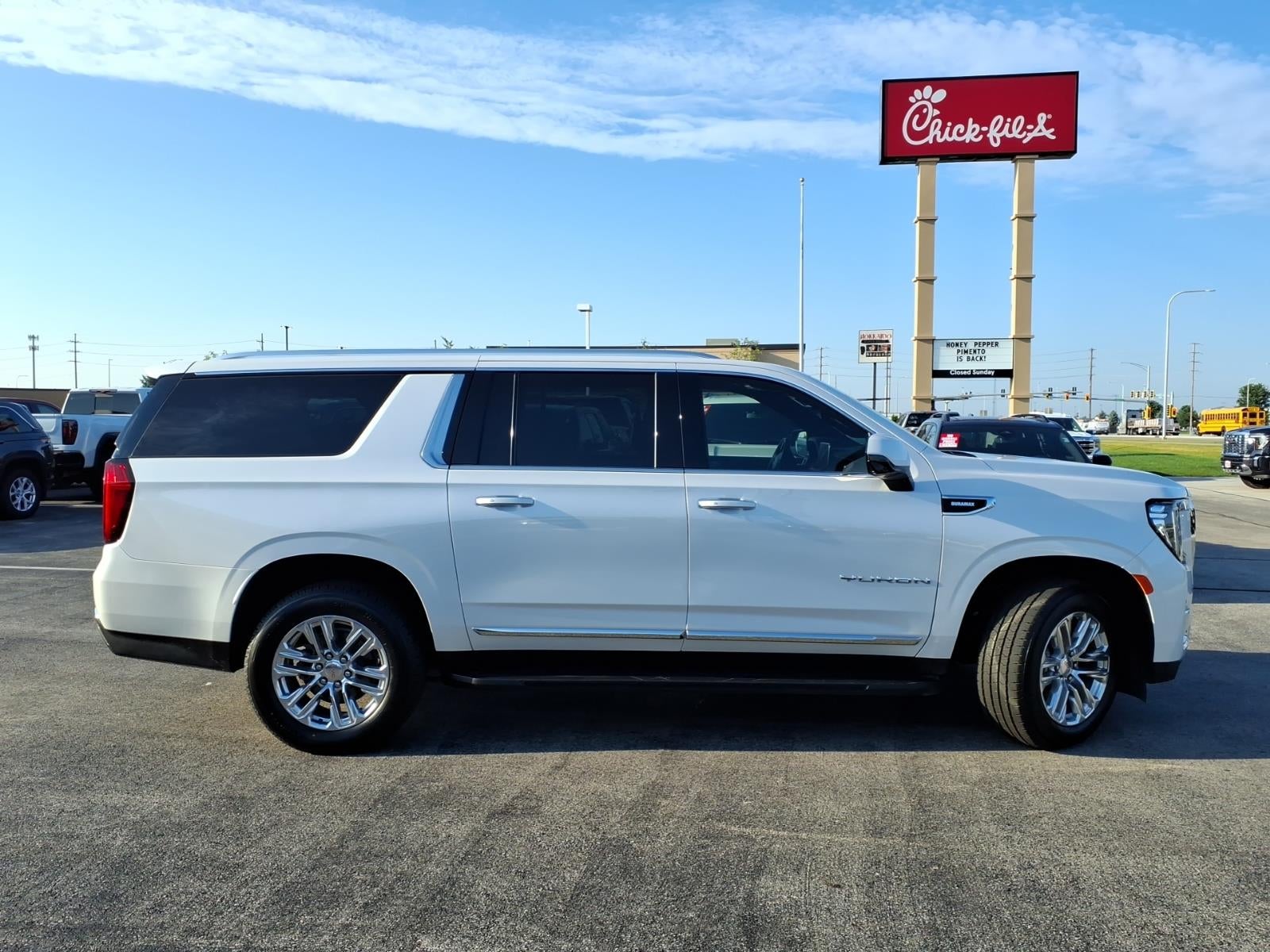 2023 GMC Yukon XL SLT