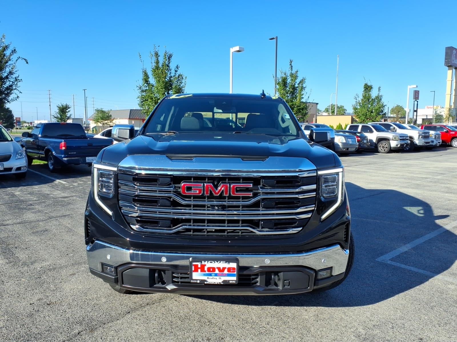 2024 GMC Sierra 1500 SLT