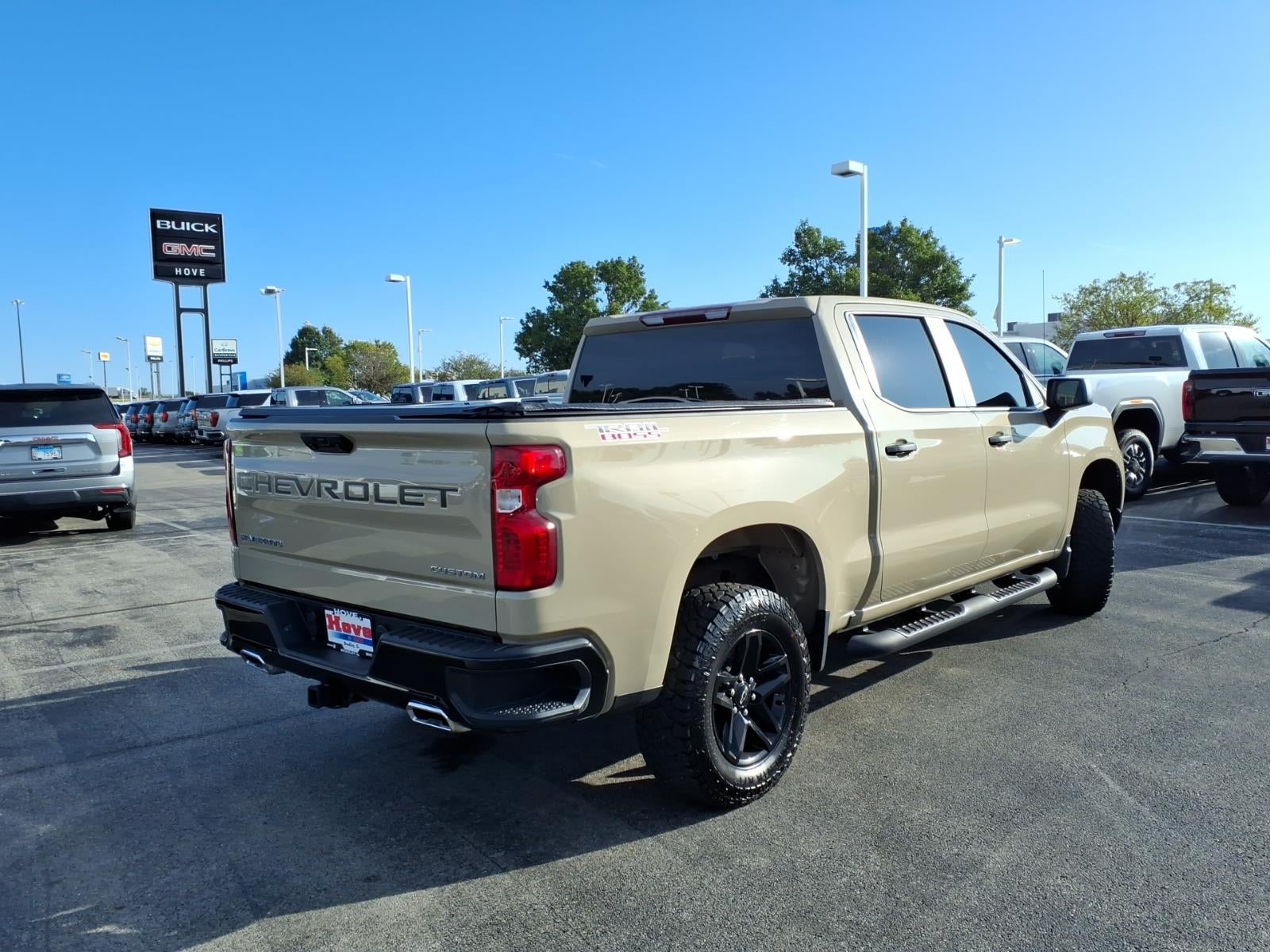 2022 Chevrolet Silverado 1500 Custom Trail Boss