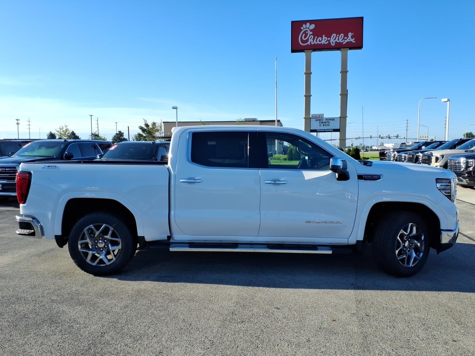 2026 GMC Sierra 1500 SLT