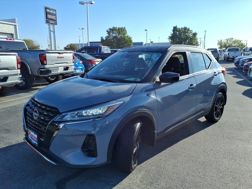 2023 Nissan Kicks SR