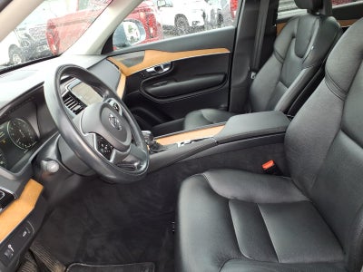 2022 Volvo XC90 Momentum