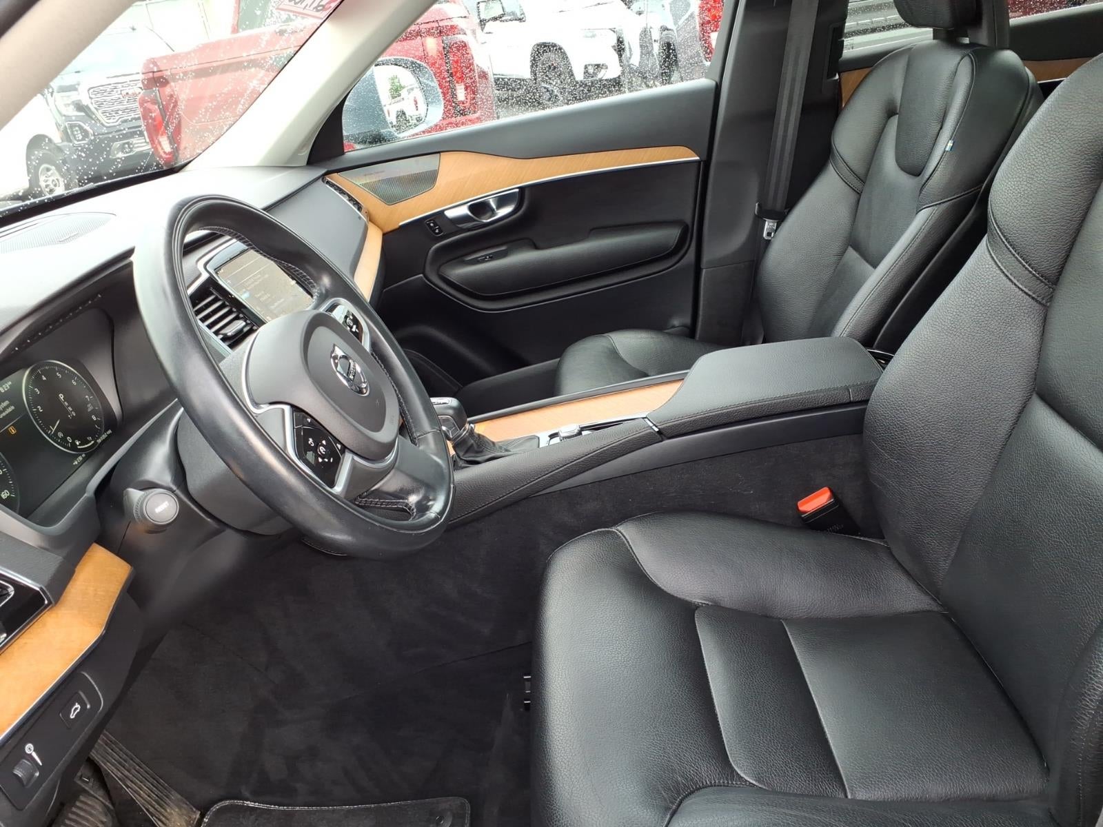 2022 Volvo XC90 Momentum