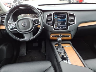 2022 Volvo XC90 Momentum
