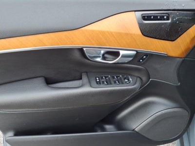 2022 Volvo XC90 Momentum